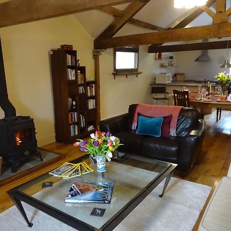 Glanhenwye Courtyard Cottages 글라스버리 외부 사진