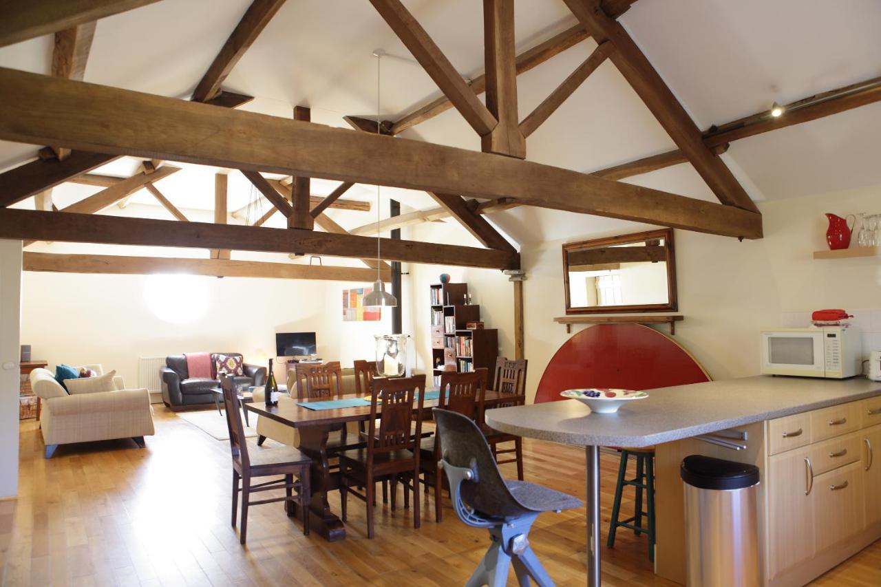 Glanhenwye Courtyard Cottages 글라스버리 외부 사진