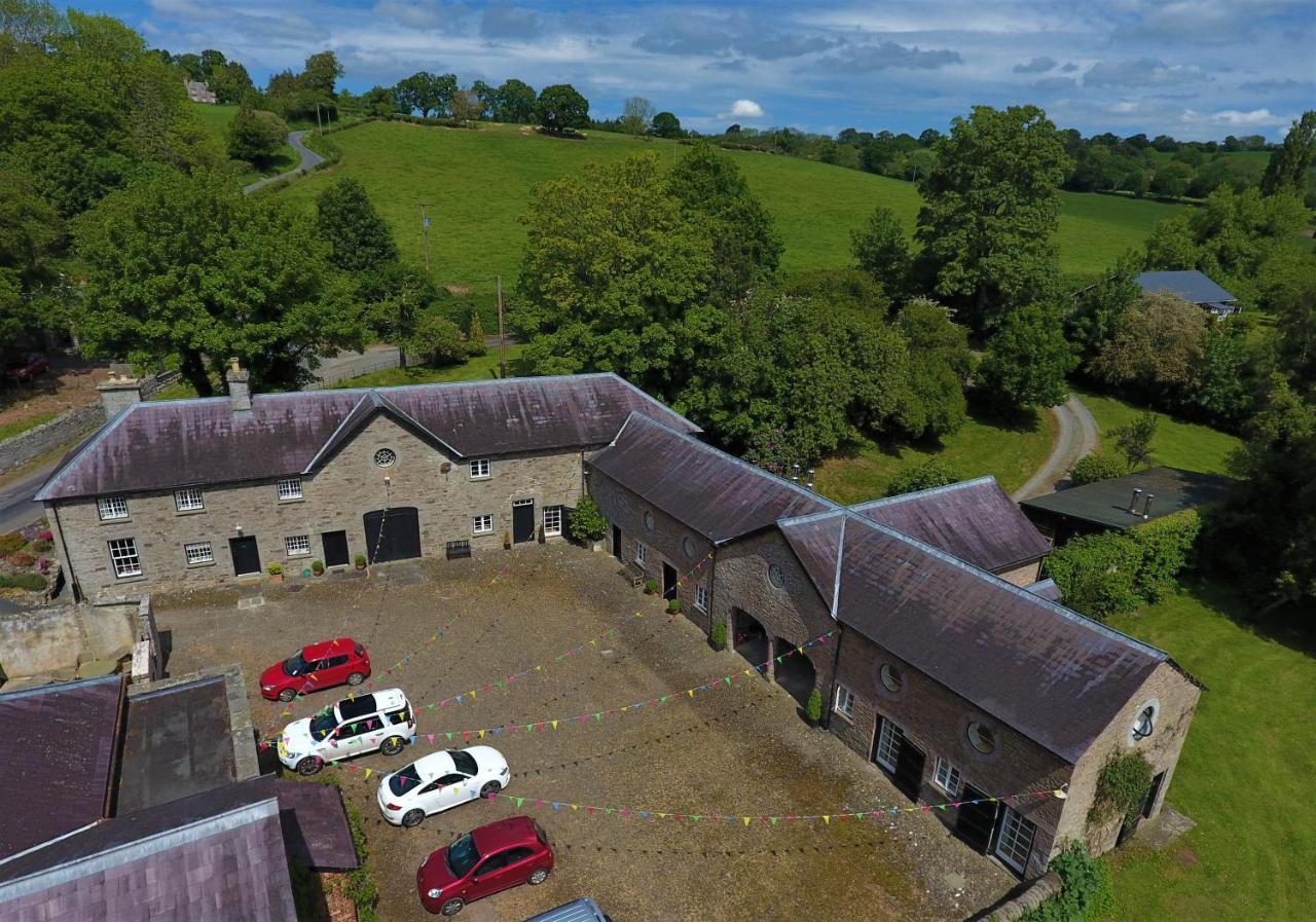 Glanhenwye Courtyard Cottages 글라스버리 외부 사진