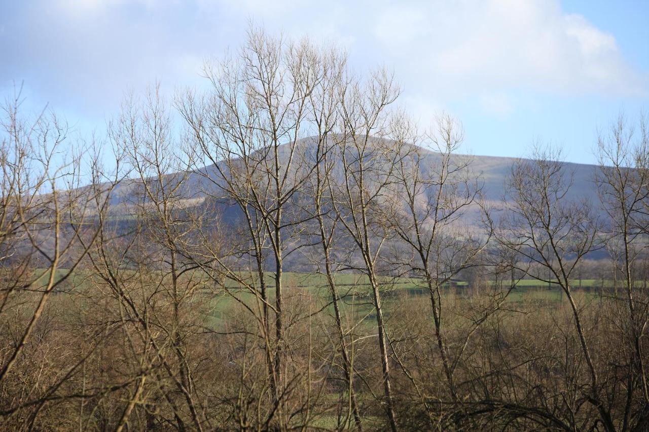 Glanhenwye Courtyard Cottages 글라스버리 외부 사진
