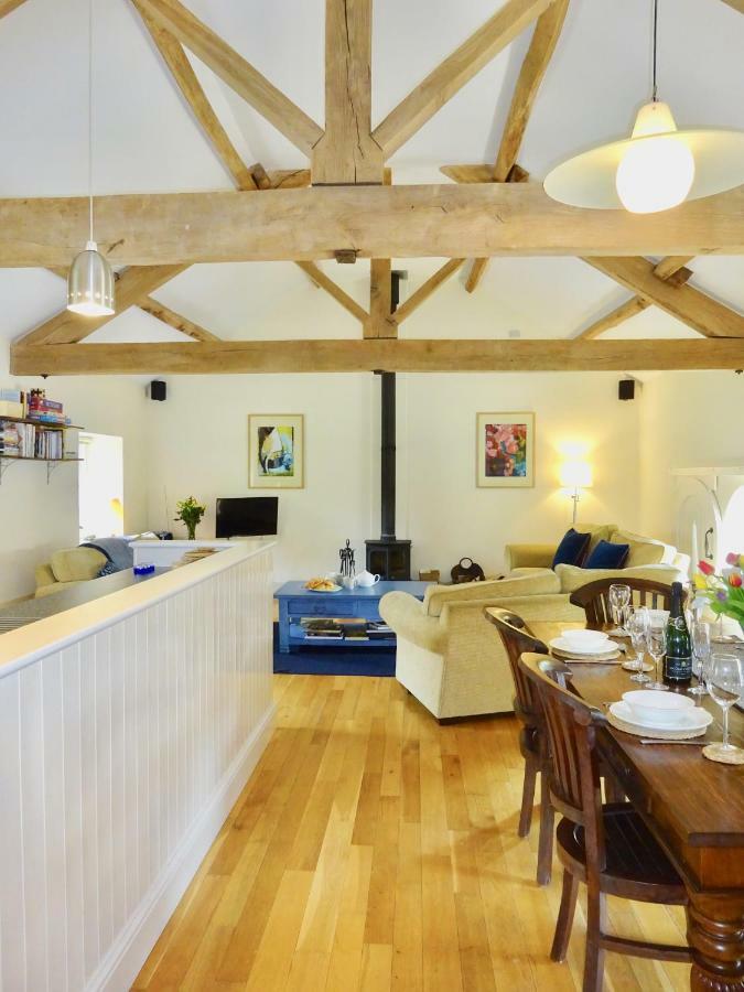 Glanhenwye Courtyard Cottages 글라스버리 외부 사진