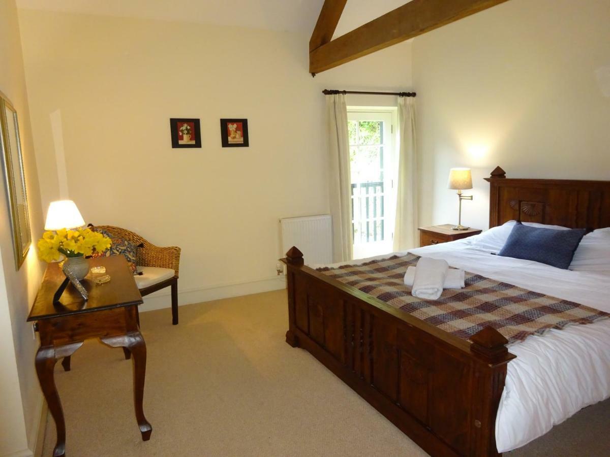 Glanhenwye Courtyard Cottages 글라스버리 외부 사진