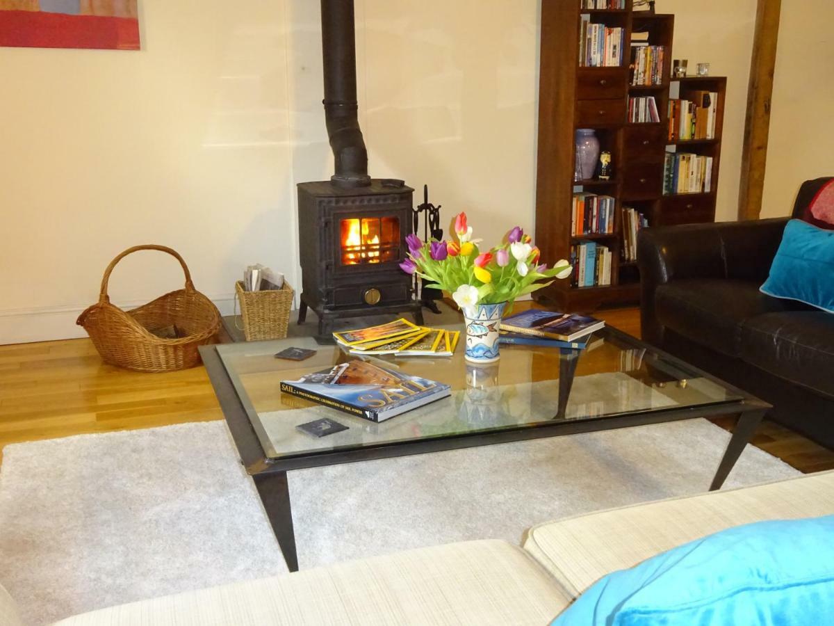 Glanhenwye Courtyard Cottages 글라스버리 외부 사진